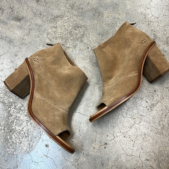 Ugg brand caramel suede ankle booties with peep toe - Picture 3 of 7